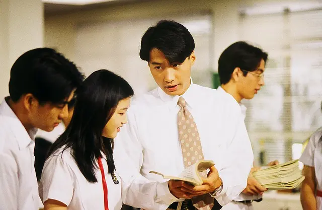 《阿sir早晨》播出27年,男配成为影坛巨星,女主变成大妈__财经头条