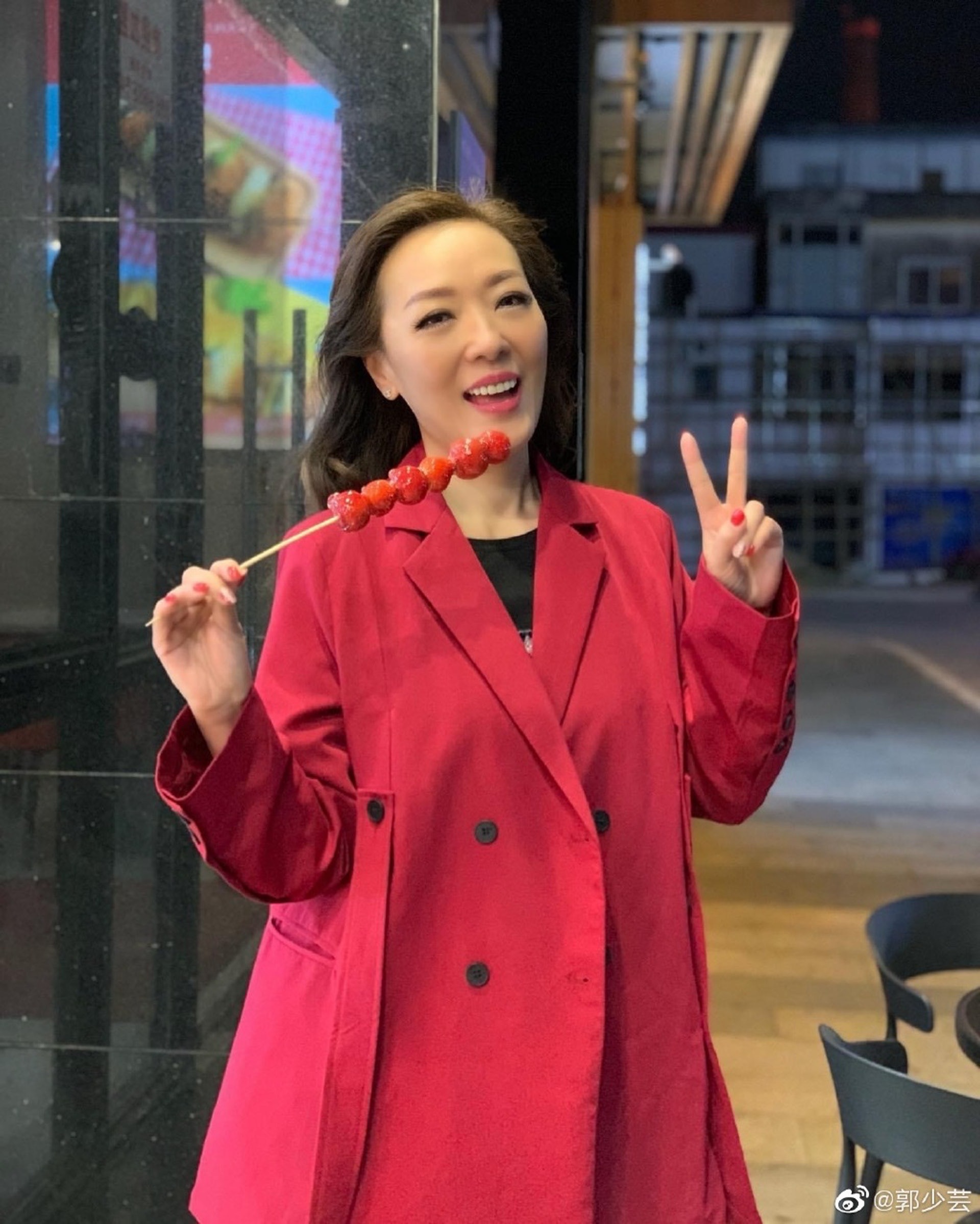 郭少芸移居内地后再买房,杭州新居客厅宽敞景观好,已有两套房产