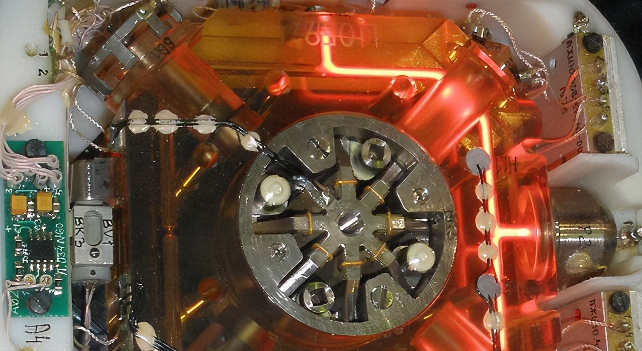 5米大型激光陀螺仪的闭环运转,还在很大程度上填补了我国在大型激光