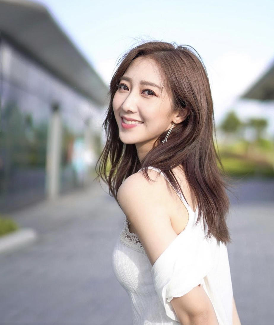 一文看清何依婷上位路,新剧担任女一变富贵,同届三甲她最幸运__财经