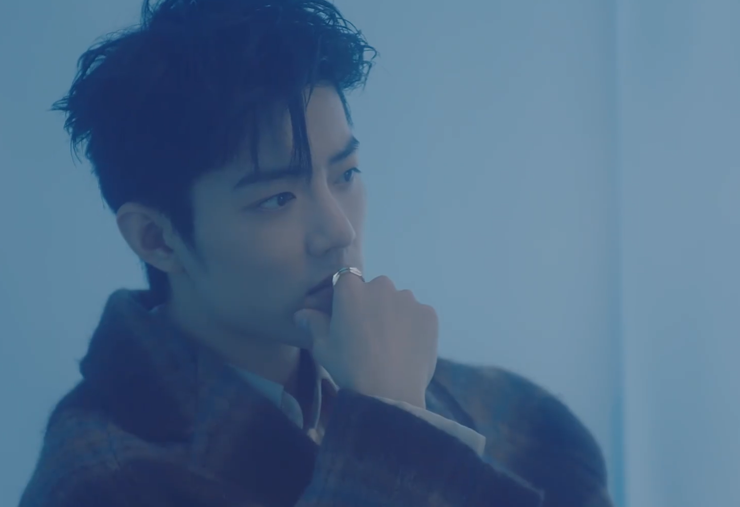 肖战拿下《elle》开年首封,时隔两年再登杂志封面,意义非凡__财经头条