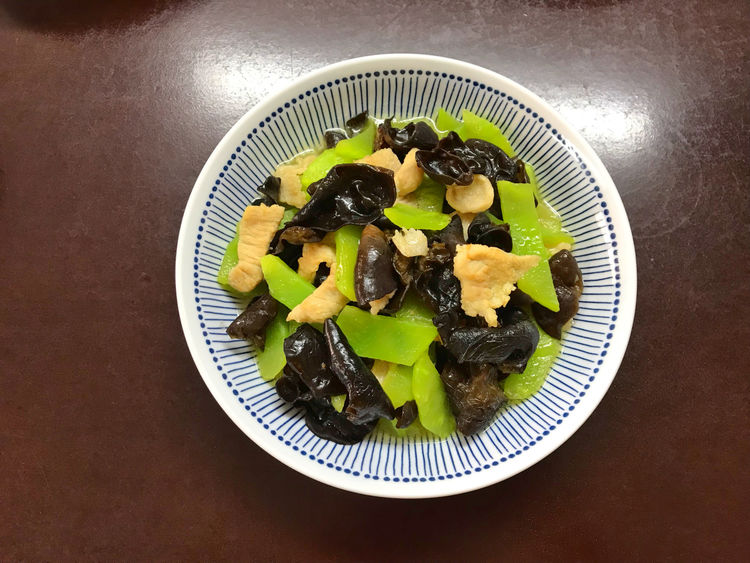 三,黑木耳肉片炒莴笋