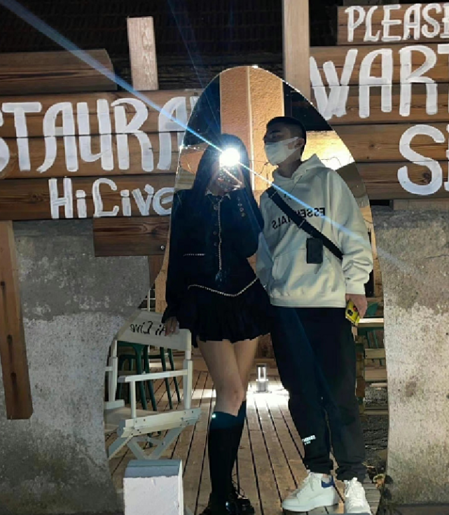 网红欧尼熊可心官宣恋情晒合照秀恩爱曾因恋爱受阻控诉父母