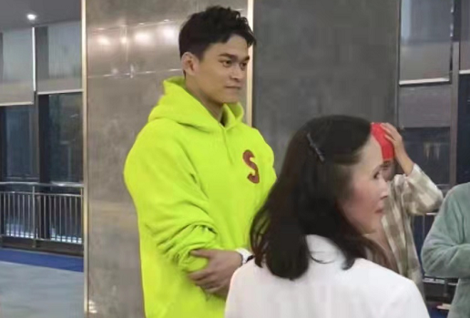 孙杨生日夜直播！互动+带货达3小时，谈目标：坚持到巴黎奥运会休闲区蓝鸢梦想 - Www.slyday.coM