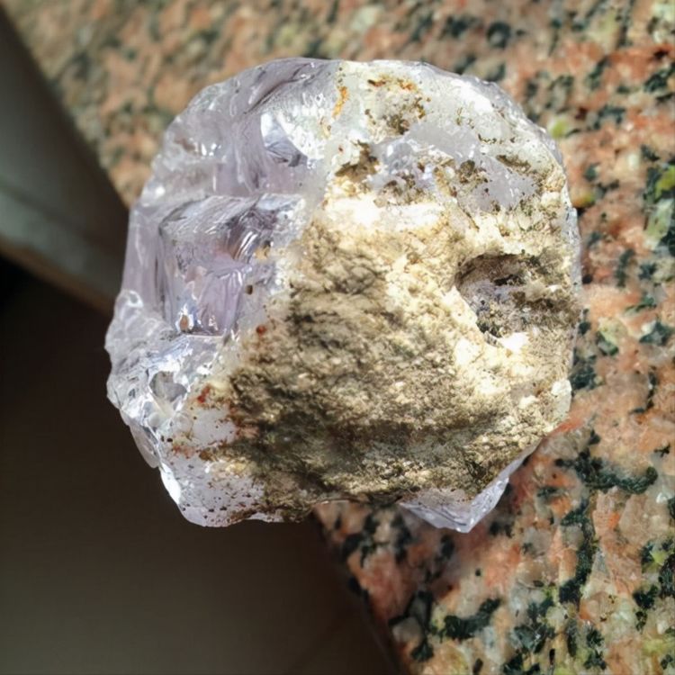 路边能捡到钻石原石吗