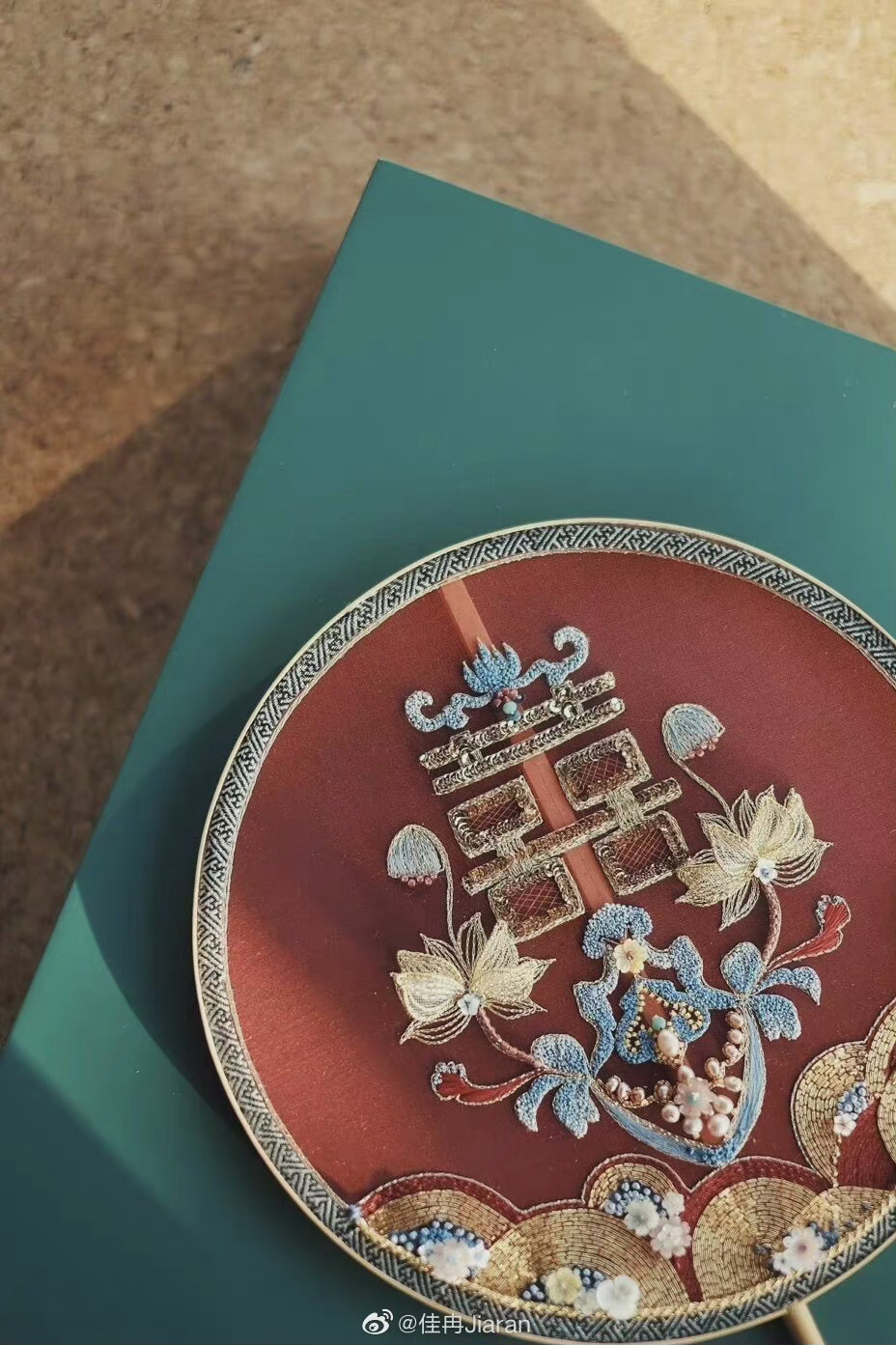 《风起洛阳》剧组就道具团扇被原创作者指出抄袭道歉……休闲区蓝鸢梦想 - Www.slyday.coM