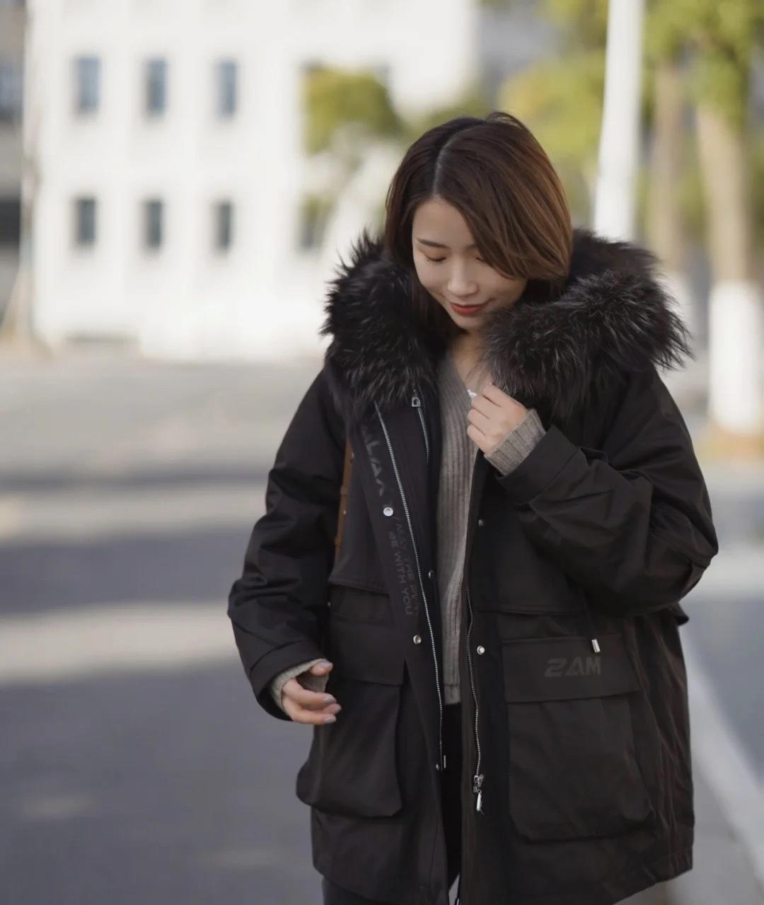 黑色羽绒服配什么裤子_黑色羽绒服配什么裤子好看-第2张图片-潮百科