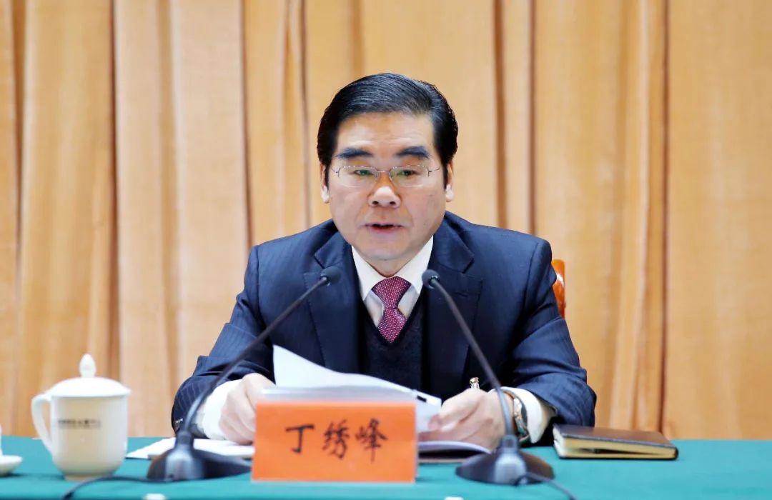 丁绣峰任内蒙古自治区党委政法委书记