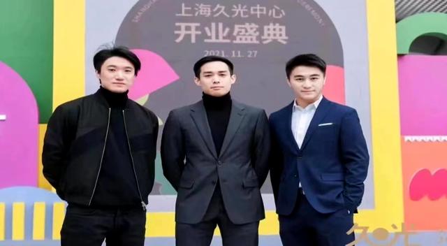 陪老婆坐月子的何猷君现身为刘銮雄侄子站台曝光富二代朋友圈