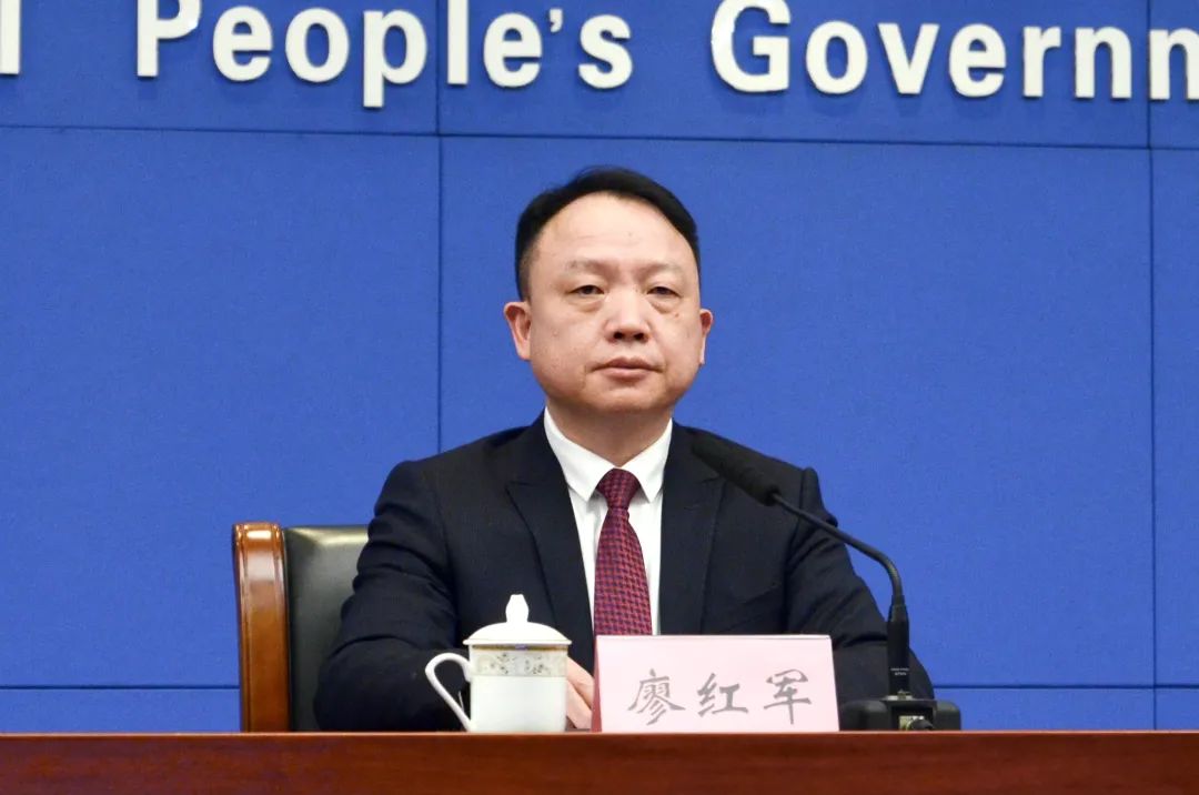 廖红军介绍有关情况&nbsp;龚皓月 摄