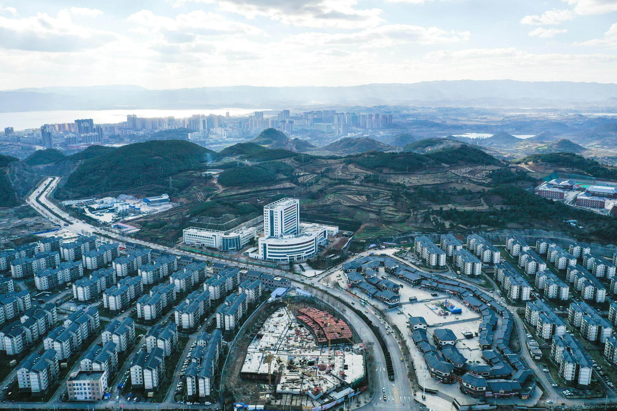 这是贵州省威宁县五里岗街道朝阳新城和阳光新城易地扶贫搬迁安置小区