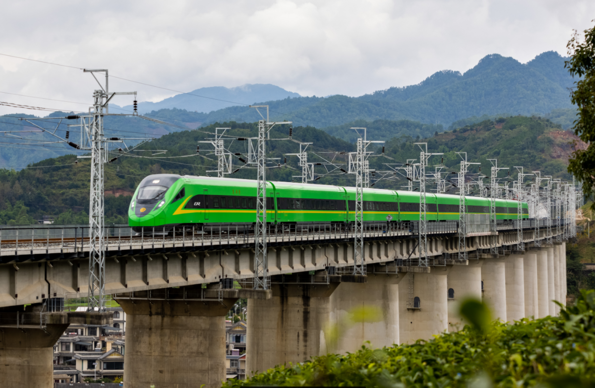 昆明至万象最快10小时左右可达中老铁路明起全线开通