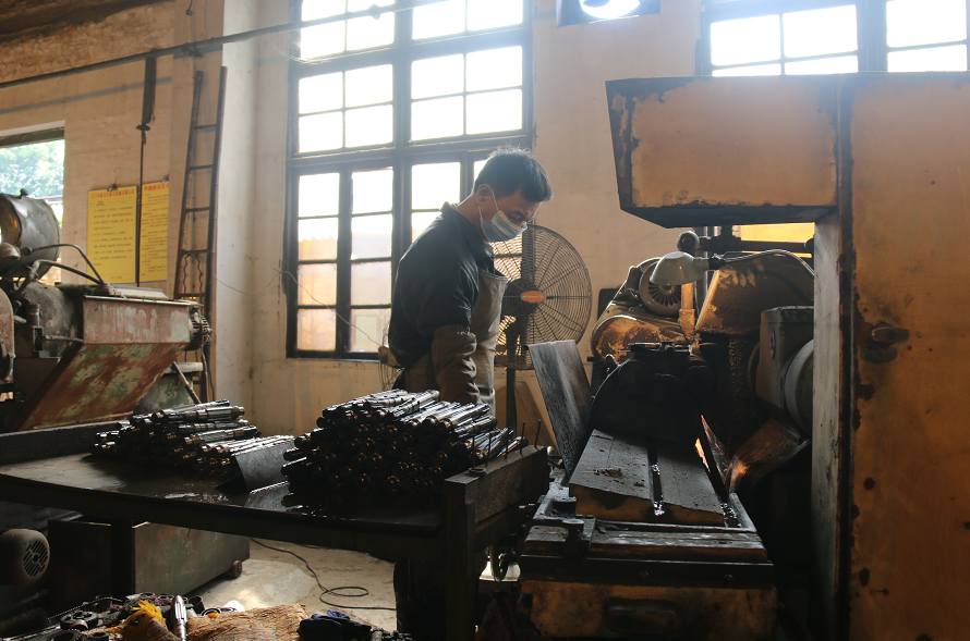 威水！全省第一台手扶拖拉机，原来是在江门这里诞生！休闲区蓝鸢梦想 - Www.slyday.coM