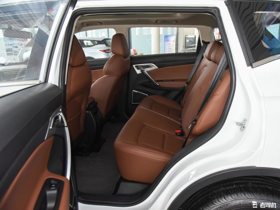 靠谱的大空间家用suv之选小哥带你一起看吉利博越