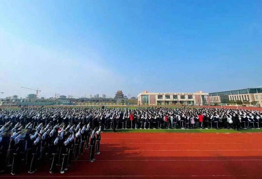 抢抓黄金周奋战冬三月莒县第三中学举行升旗仪式