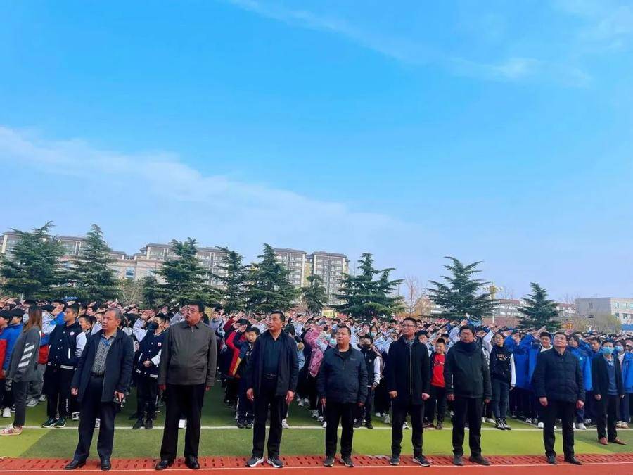 抢抓黄金周奋战冬三月莒县第三中学举行升旗仪式