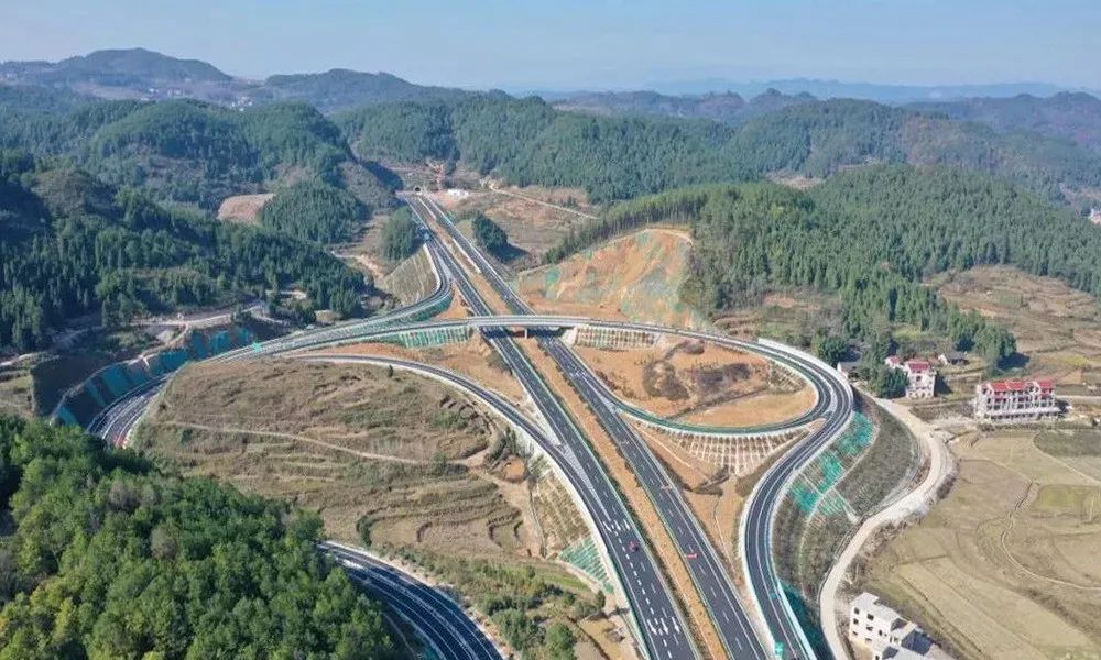 铜仁江玉高速全速冲刺通车仅剩27天