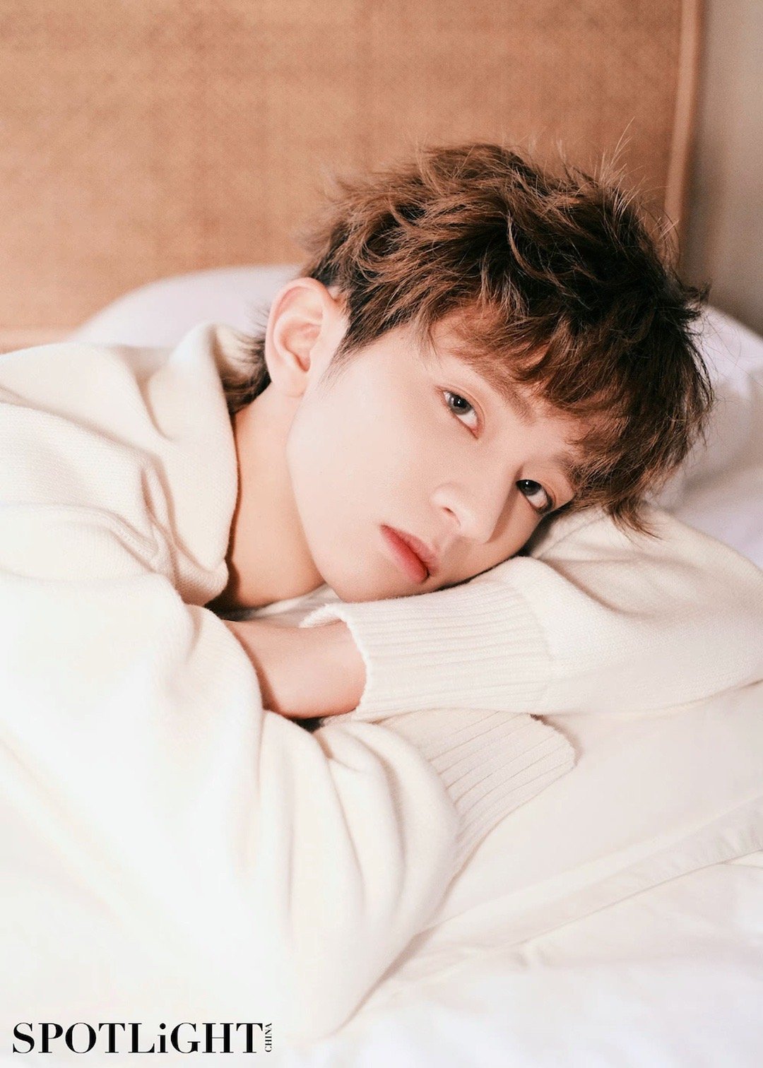 刘冠佑聚光十二月刊封面内页大片柔光下的温柔少年