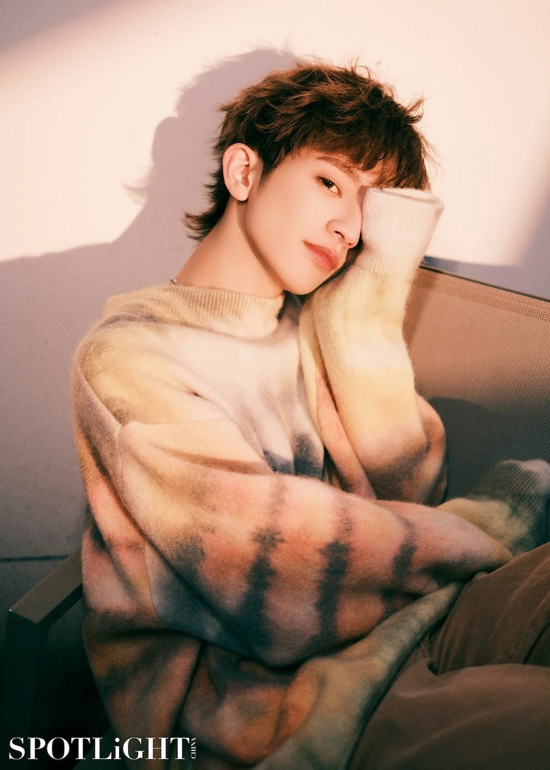 刘冠佑聚光十二月刊封面内页大片柔光下的温柔少年