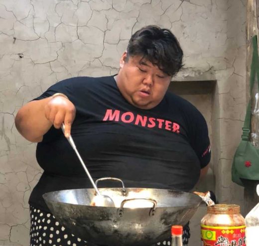 一个体重600斤的男人,身体居然是健康的,不知道大家相信吗,反正小编是