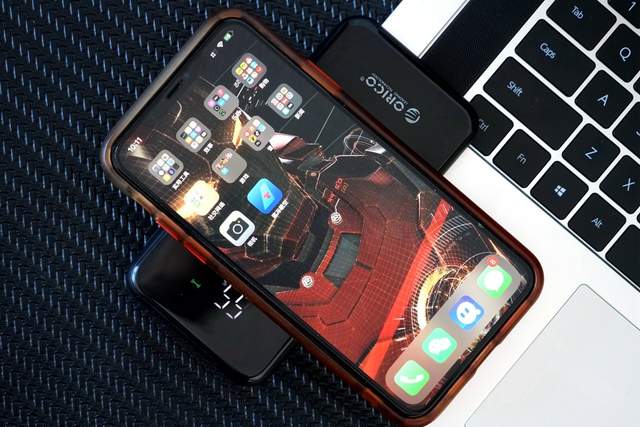 轻薄便携还支持无线充电，潮男潮女都在用的移动电源原来是它休闲区蓝鸢梦想 - Www.slyday.coM