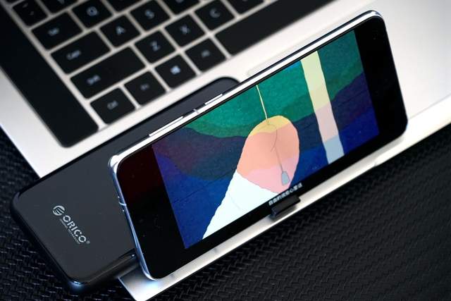 轻薄便携还支持无线充电，潮男潮女都在用的移动电源原来是它休闲区蓝鸢梦想 - Www.slyday.coM