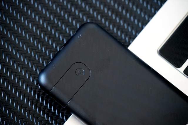 轻薄便携还支持无线充电，潮男潮女都在用的移动电源原来是它休闲区蓝鸢梦想 - Www.slyday.coM