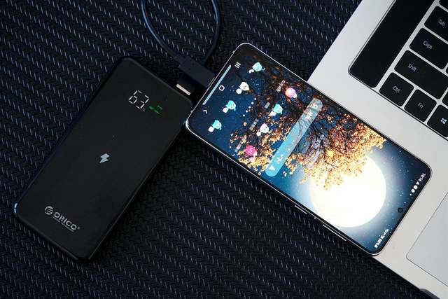 轻薄便携还支持无线充电，潮男潮女都在用的移动电源原来是它休闲区蓝鸢梦想 - Www.slyday.coM