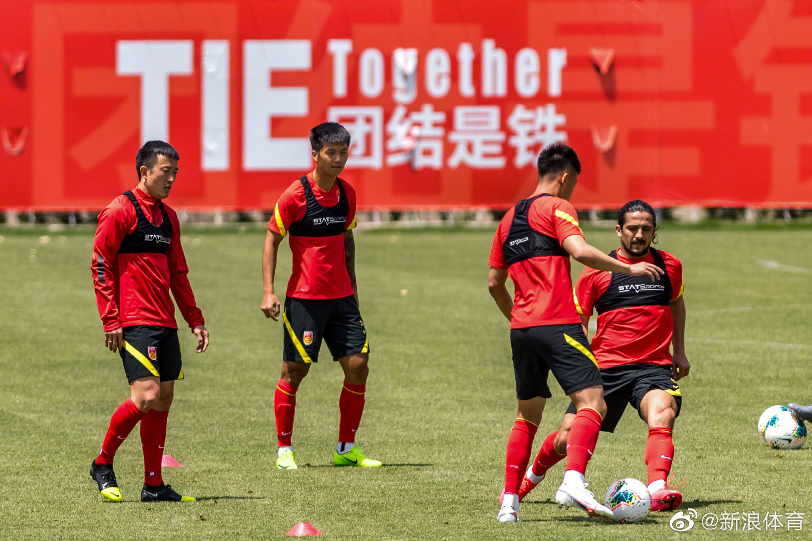 国足换帅后,此前的slogan"团结是铁"可能也要被更换了