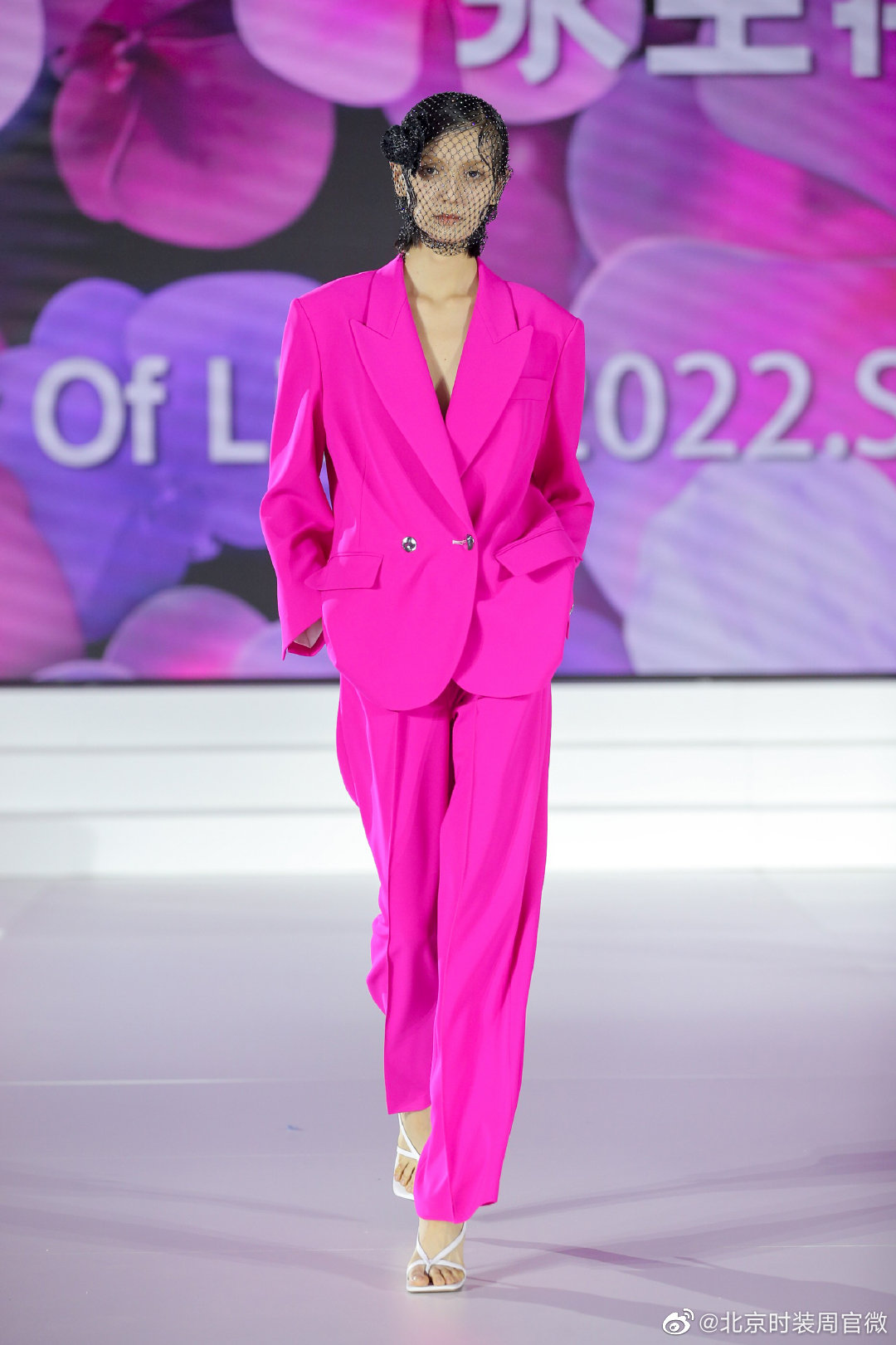 2021北京时装周秀场趋势多巴胺亮色