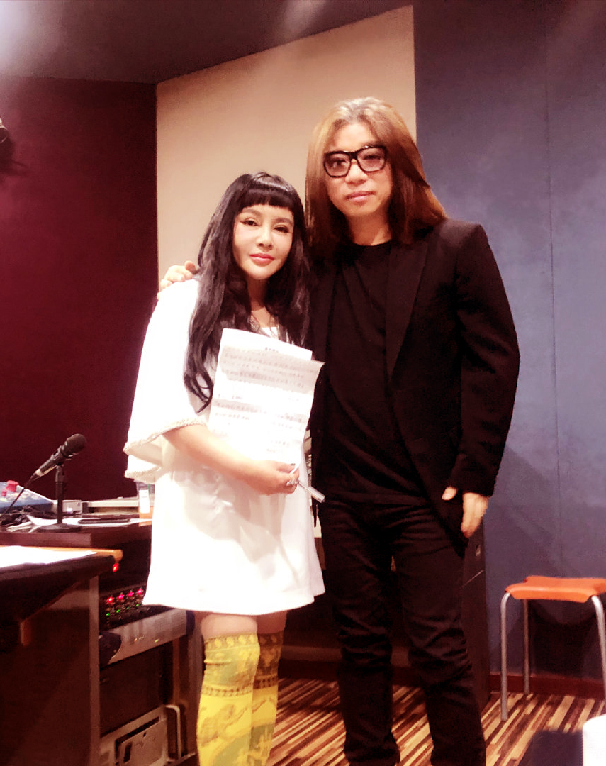 千百惠说当时短暂复出时,老公高大林很支持,公婆也都是搞音乐的,对她