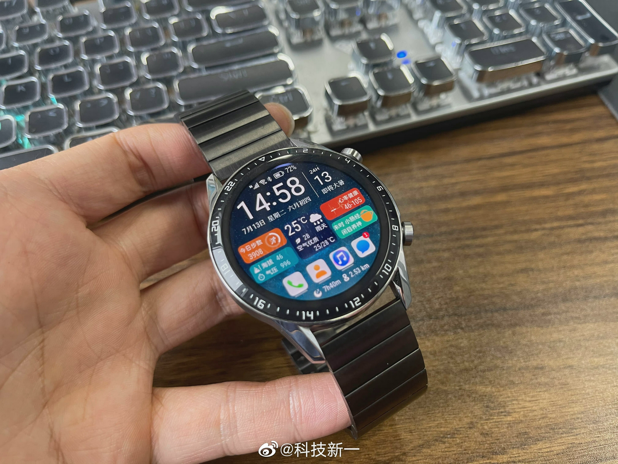 送个华为gt2表给大家,这是哥戴过的,很有收藏价值 !__财经头条