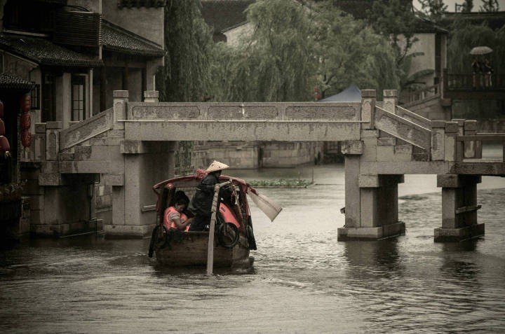 倚楼听风雨淡看江湖路