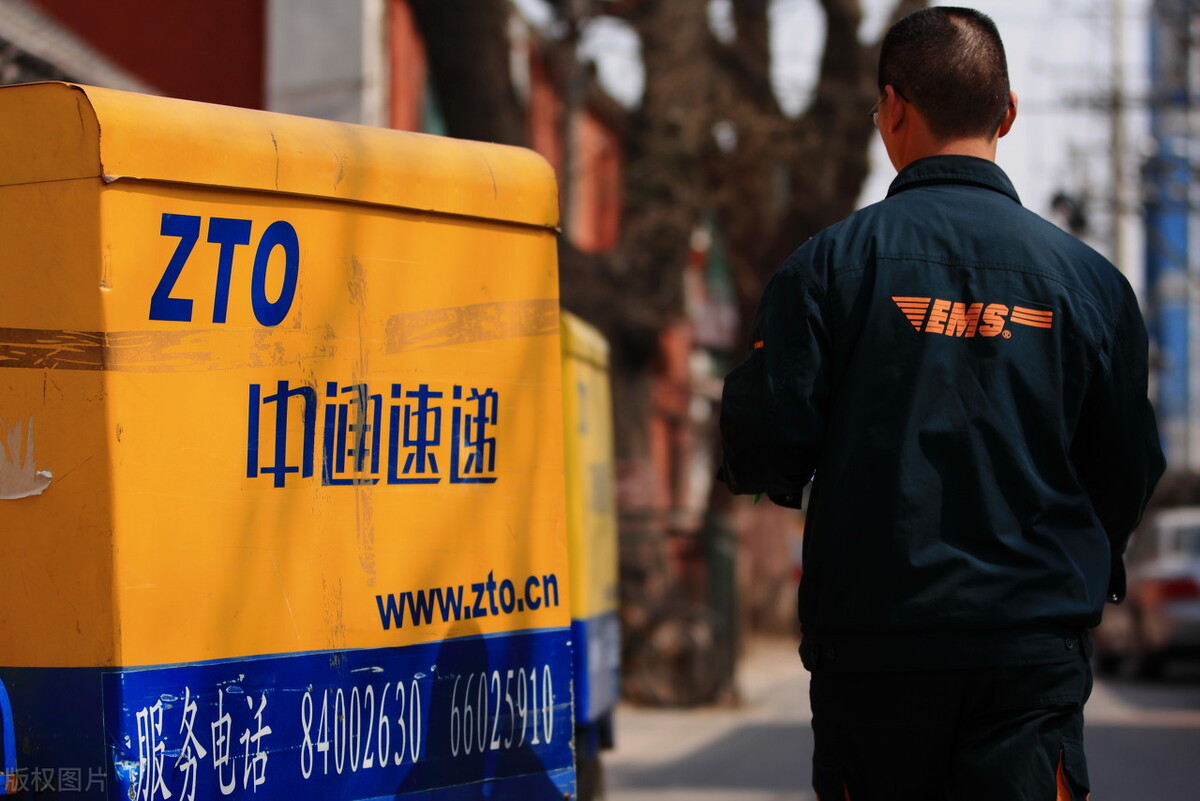 嚣张！上海一中通快递员遭投诉当客户面踩碎包裹：你家快递我买了休闲区蓝鸢梦想 - Www.slyday.coM