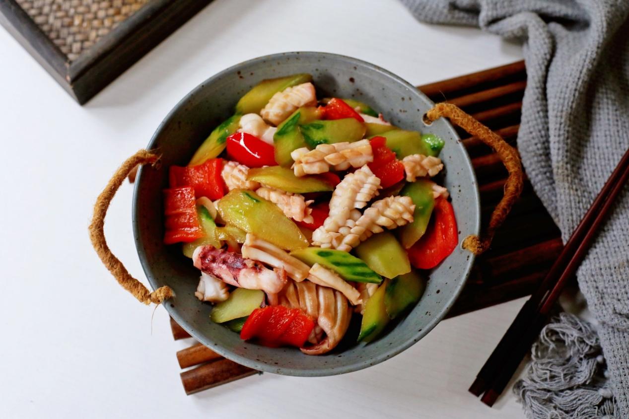 鱿鱼这样炒最鲜嫩做法简单好学清淡爽口不油腻全家都爱吃