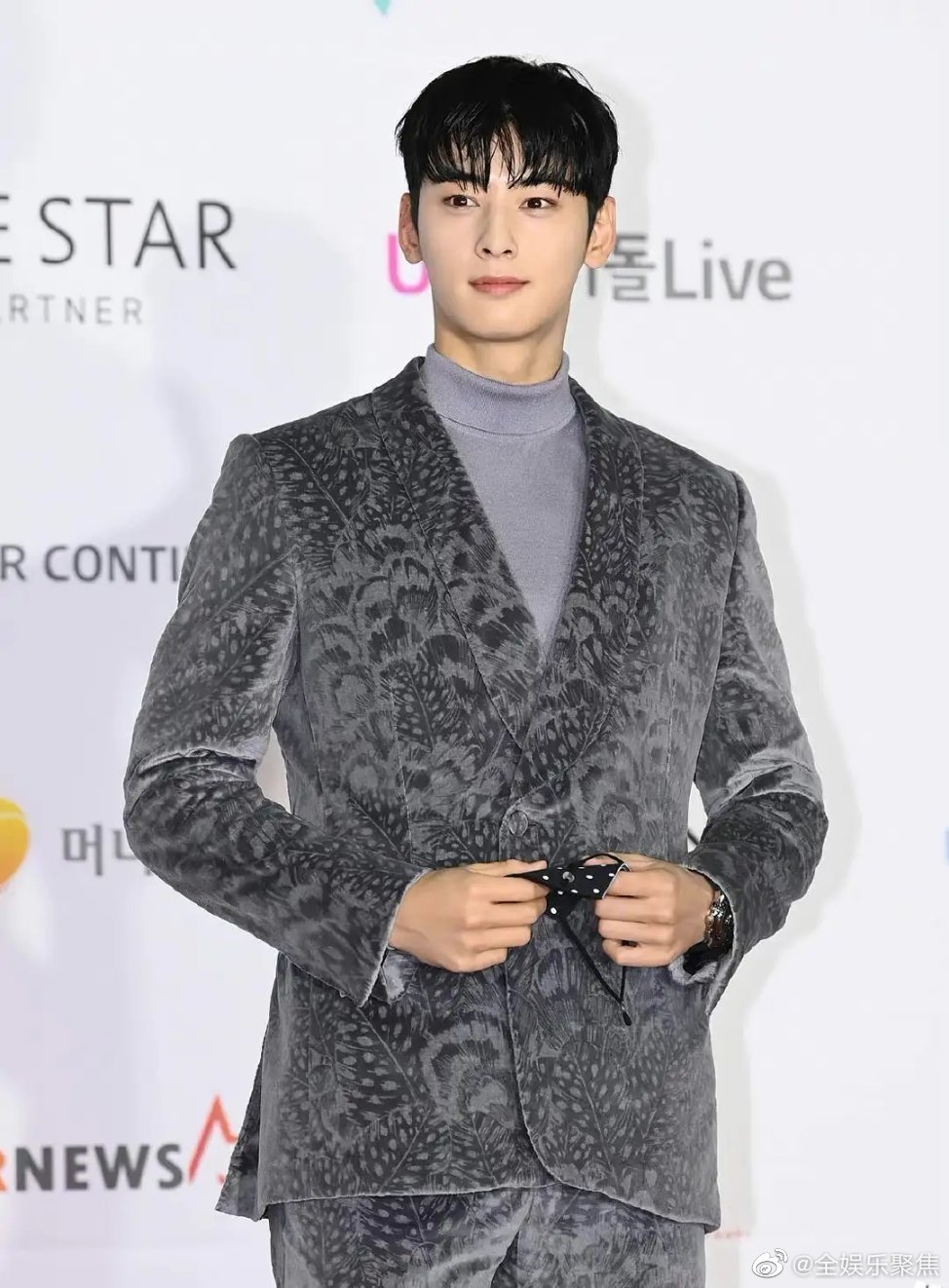 车银优红毯图来了还是那么帅啊果然帅哥都是胖着玩的