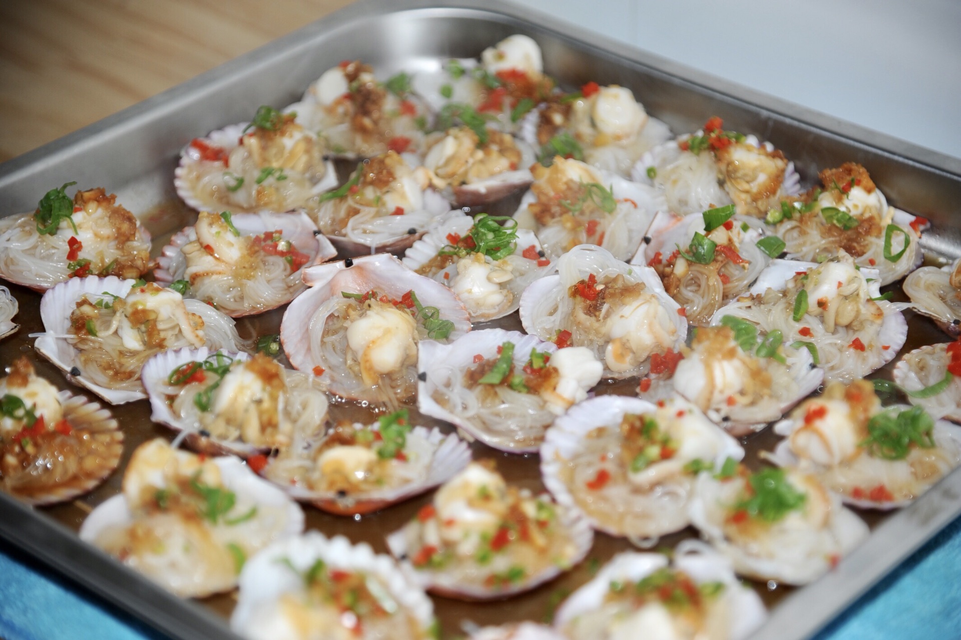 吃一次就爱上的蒜蓉粉丝蒸扇贝鲜香兼并比烧烤店的还好吃