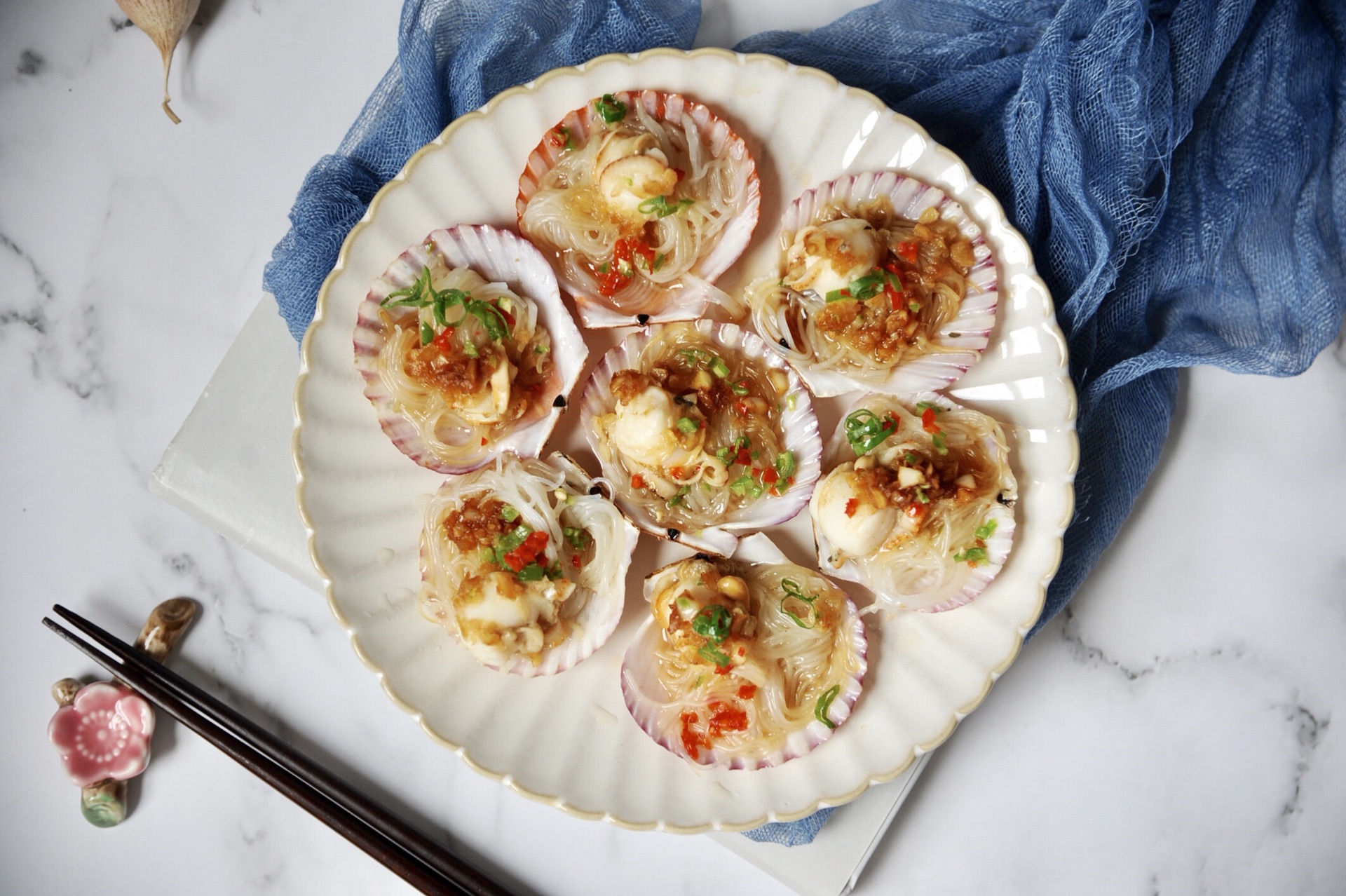 吃一次就爱上的蒜蓉粉丝蒸扇贝鲜香兼并比烧烤店的还好吃