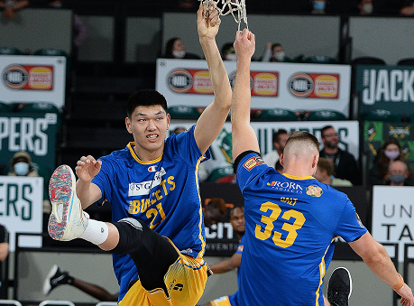 4分钟1篮板！刘传兴NBL首秀尴尬，2米25站桩，适应难度远超周琦休闲区蓝鸢梦想 - Www.slyday.coM