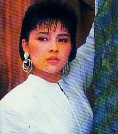 58岁千百惠要开演唱会,嫁音乐才子当主妇,儿子是音乐学院高材生|走过