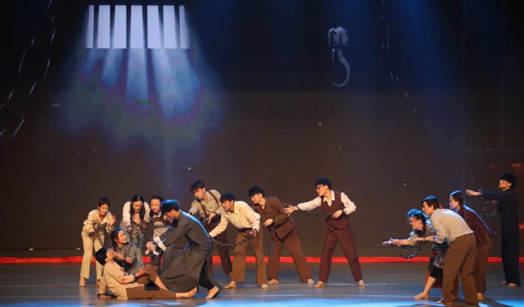 温暖！感动！却充满力量~特殊的日子，邀您见证这台没有明星的晚会！休闲区蓝鸢梦想 - Www.slyday.coM