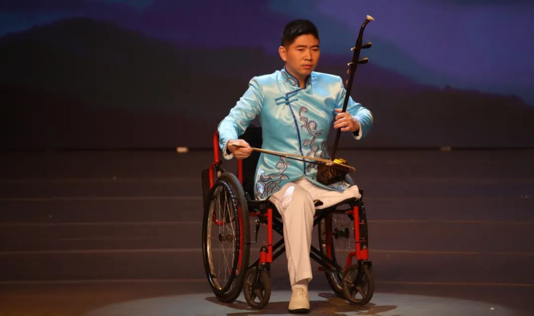 温暖！感动！却充满力量~特殊的日子，邀您见证这台没有明星的晚会！休闲区蓝鸢梦想 - Www.slyday.coM