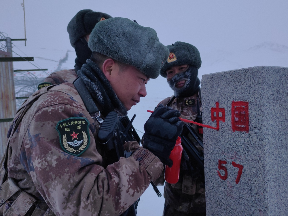 六中全会精神在军营丨苏约克边防连官兵在巡逻中体悟党的十九届六中