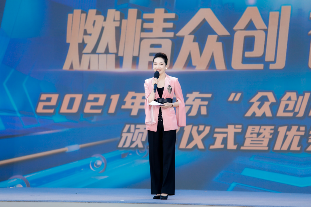 广东卫视主持人郭蕾歌手陈乐基,小阿七,刘彬濠献唱本次颁奖仪式由广东