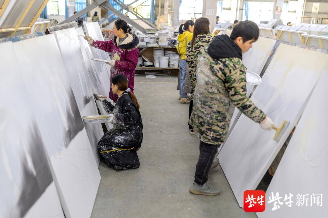 二百多名画工,流水线作业一人一笔画 油画 中国最大