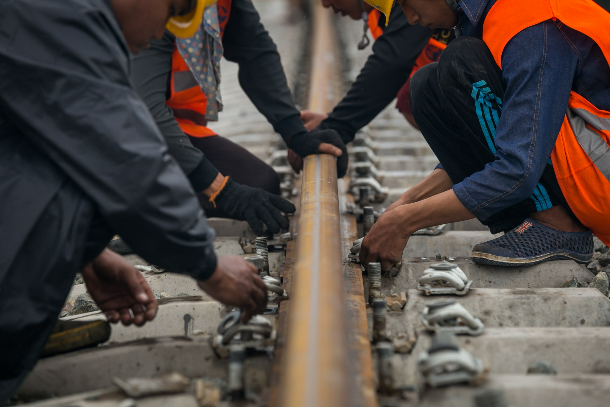 为了"友谊之路"畅通——记中老铁路人