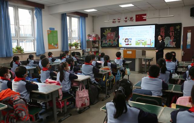 "宪法就在我们身边"——和平区鞍山道小学宪法宣传周系列教育活动