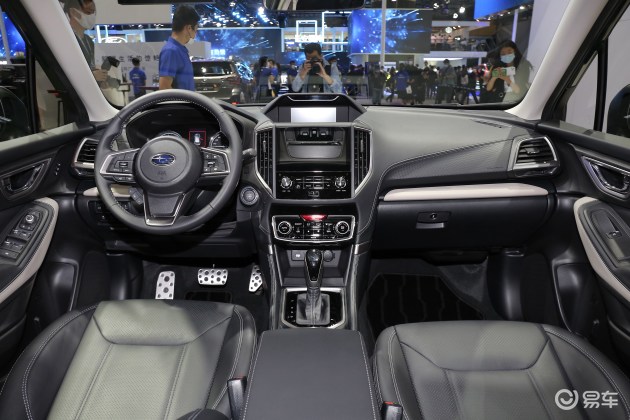 与外观有多种配色不同,斯巴鲁森林人的内饰颜色只提供黑色1款配色,这