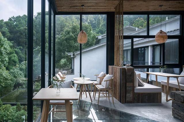 有个改造的民宿院子,隐于山间,呈现最静美的样子