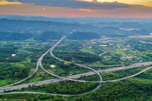 中缅边境新增一条高速公路